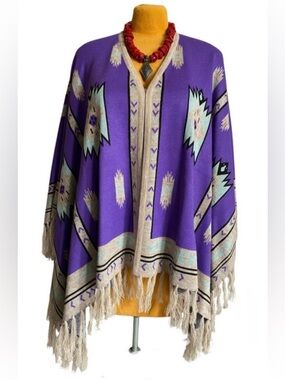 Lucchese Lightweight Alpaca Cape Peruvian Poncho Taos Collegiate Purple One Size